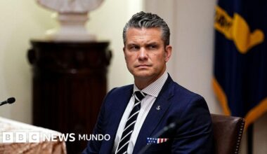 Congresistas exigen al secretario de Defensa de EE.UU. que responda a las acusaciones de que ordenó matar a los supervivientes del ataque a una lancha en el Caribe