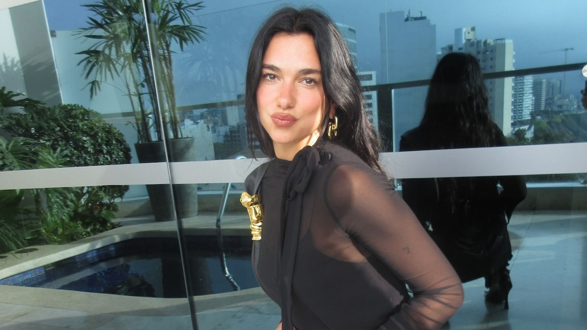 Dua Lipa fascinada con México, baila salsa y pasea por la colonia Roma
