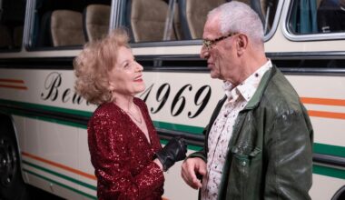 El director Lluís Miñarro junto a la fallecida actriz Marisa Paredes.