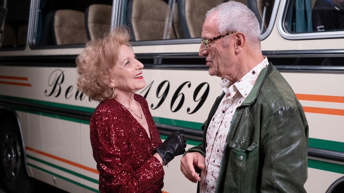 El director Lluís Miñarro junto a la fallecida actriz Marisa Paredes.