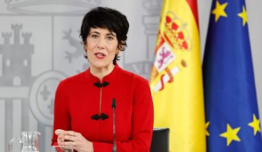 El Gobierno pide la dimisión de Feijóo tras los mensajes con Mazón que "acreditan" que mintió | Hora 25