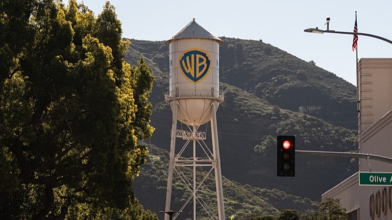 Warner rechaza la opa hostil de Paramount y pide a sus accionistas que apoyen la oferta de Netflix