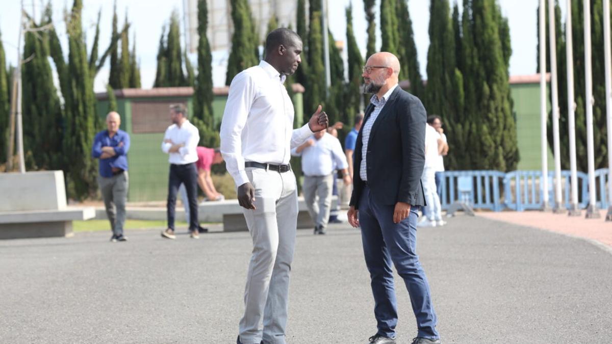 Sitapha Savané (izd.) conversa con Aridany Romero en una imagen de archivo.