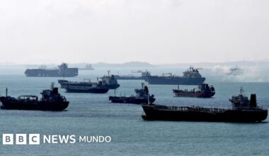 Qué es la flota de buques fantasma por la que se acusa a Venezuela de burlar las sanciones para exportar su petróleo