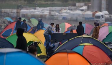 Países de la UE aprueban endurecer política migratoria – DW – 08/12/2025
