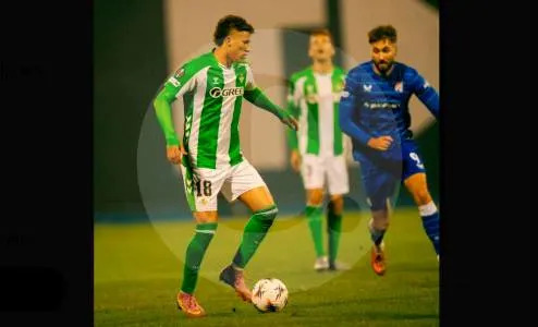 El volante colombiano Nelson Deossa cumplió con un buen partido en la victoria del Real Betis como visitante al Dinamo Zagreb por la Europa League. FOTO TOMADA X @RealBetis