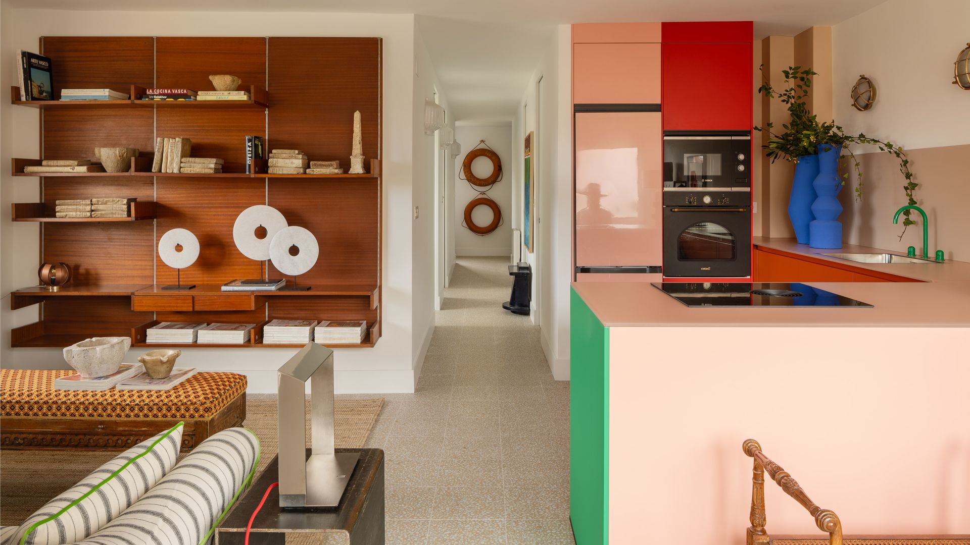 Salón y cocina abierta