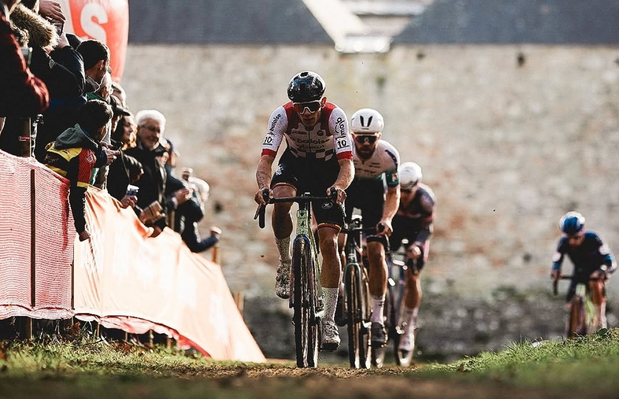 Van Alphen y Thibau Nys conquistan la Copa del Mundo CX de Flamanville