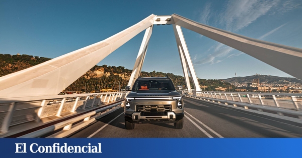 La española Santana renace de sus cenizas en formato pick-up diésel e híbrida