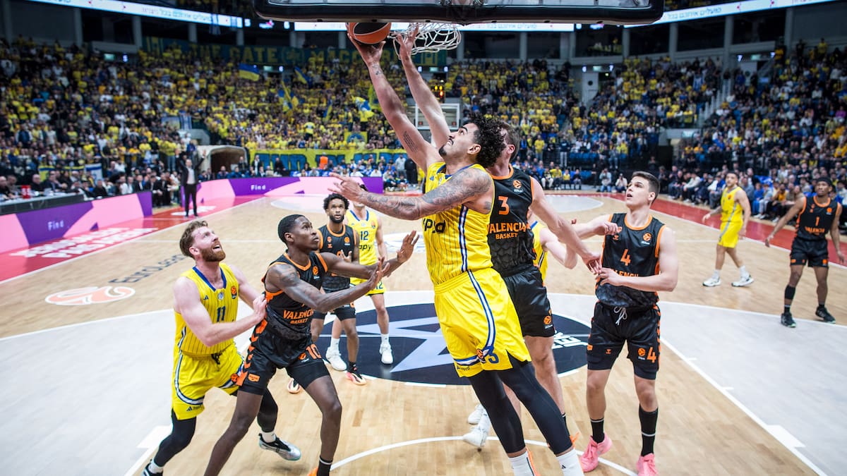El "viaje secreto" de Valencia Basket a Israel termina con una denuncia por violencia verbal e insultos racistas de aficionados | Baloncesto