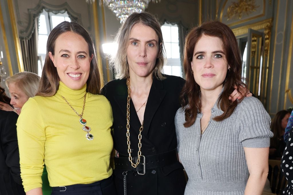 Nina Flohr, Gabriela Hearst y la princesa Eugenia en una presentación