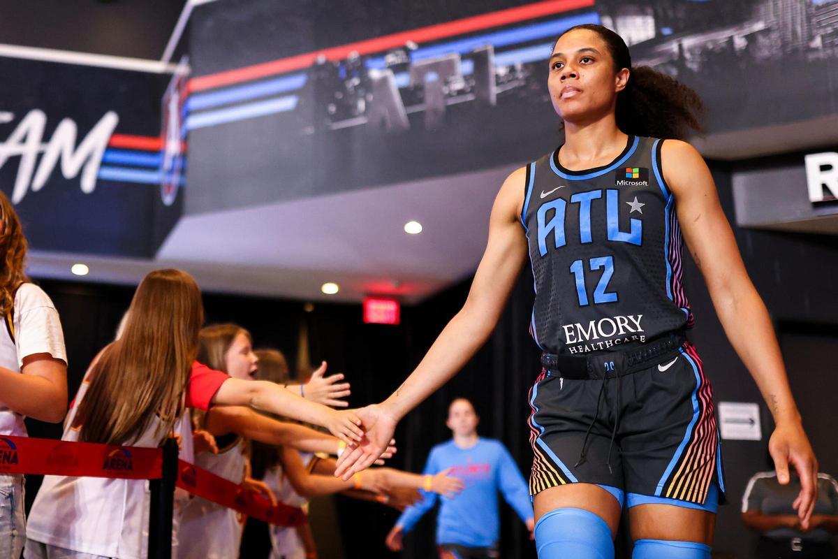 Nia Coffey llega procedente de Atlanta Dream de la WNBA.