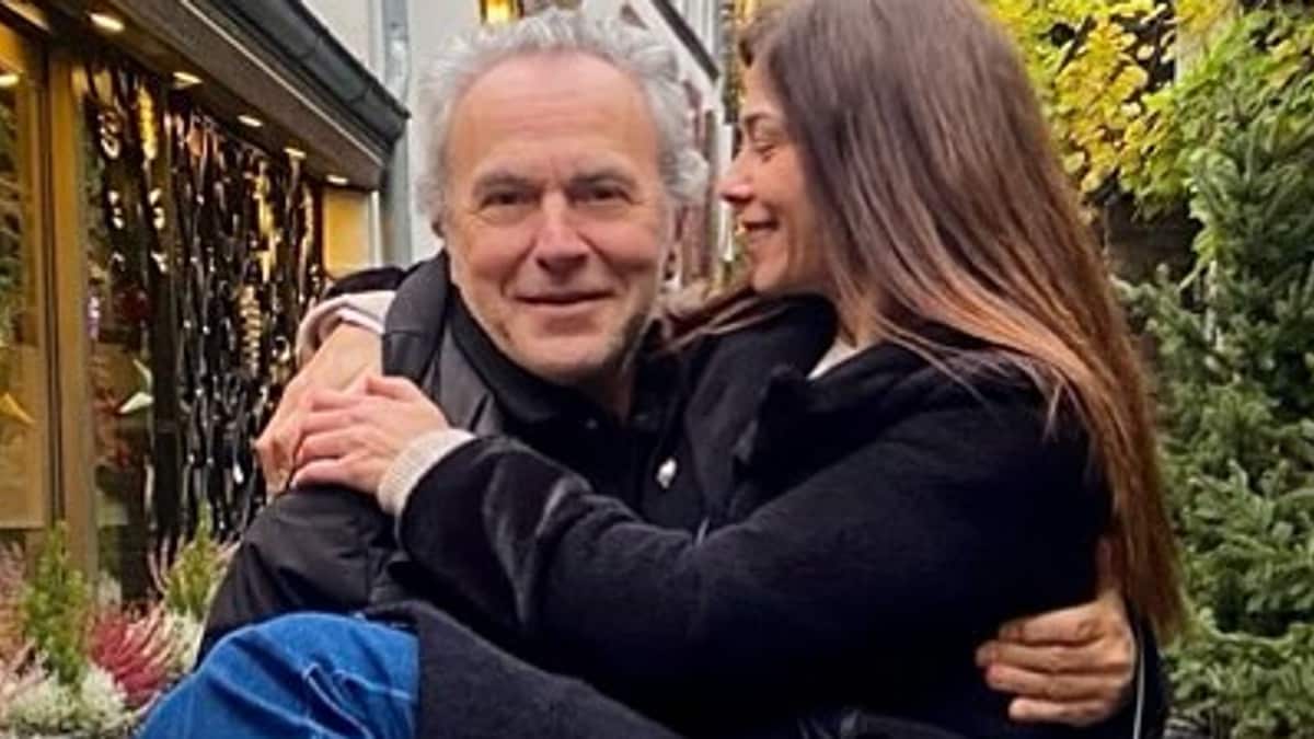 cócteles, tarta y una sesión de mentalismo