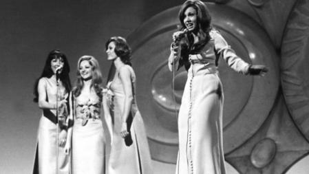 La representante de España, Karina, interpreta la canción 