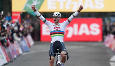 el neerlandés impone su ley en Amberes, el primer duelo del año con Van Aert