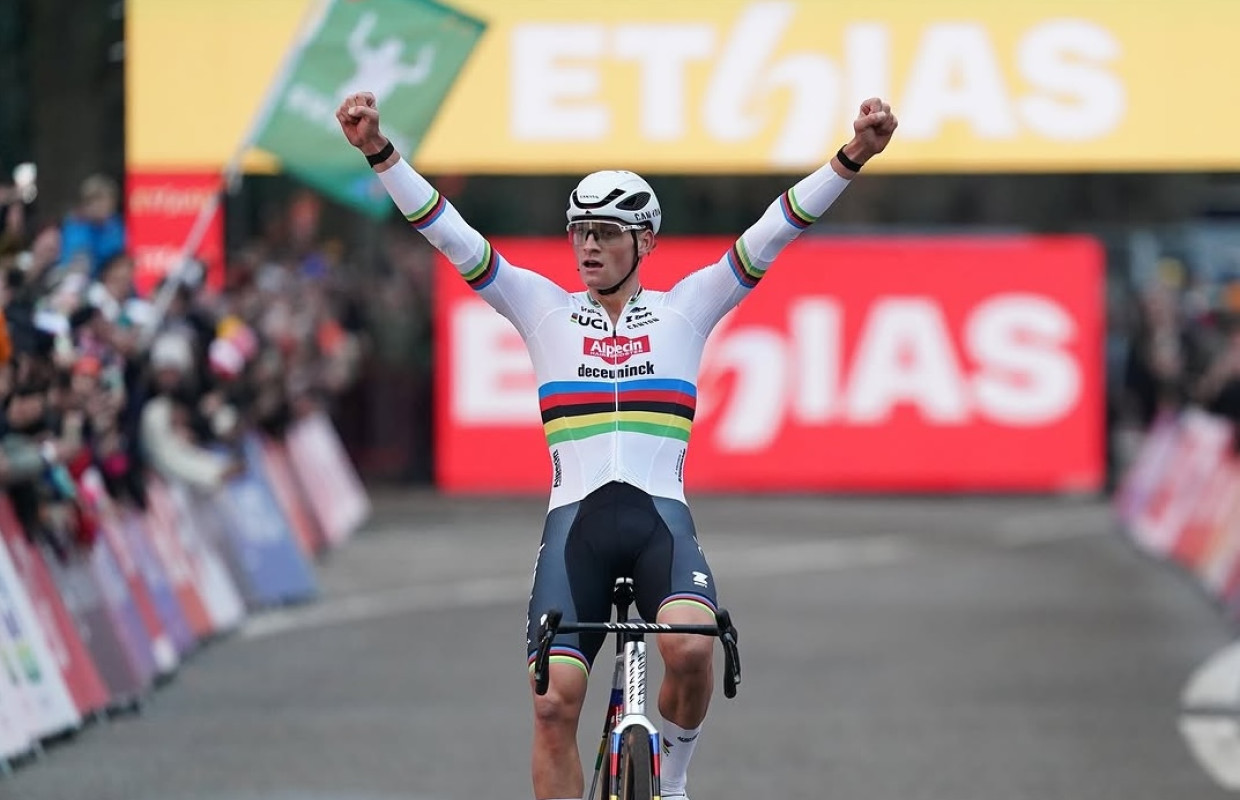 el neerlandés impone su ley en Amberes, el primer duelo del año con Van Aert