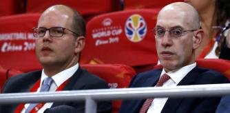 Andreas Zagklis, secretario general de FIBA, y Adam Silver, comisionado NBA