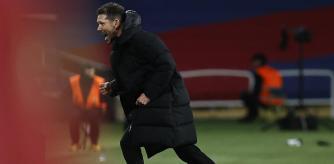 Diego Pablo Simeone celebrando el triunfo ante el Barcelona en Montjuic.