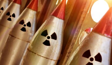 Estos son los seis países que pueden ser los próximos en tener armas nucleares ante los temores de una Tercera Guerra Mundial