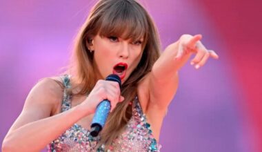 Sale a la luz el emotivo momento en el que Taylor Swift reparte 197 millones de dólares a todo su equipo de trabajo tras la gira ‘Eras Tour’