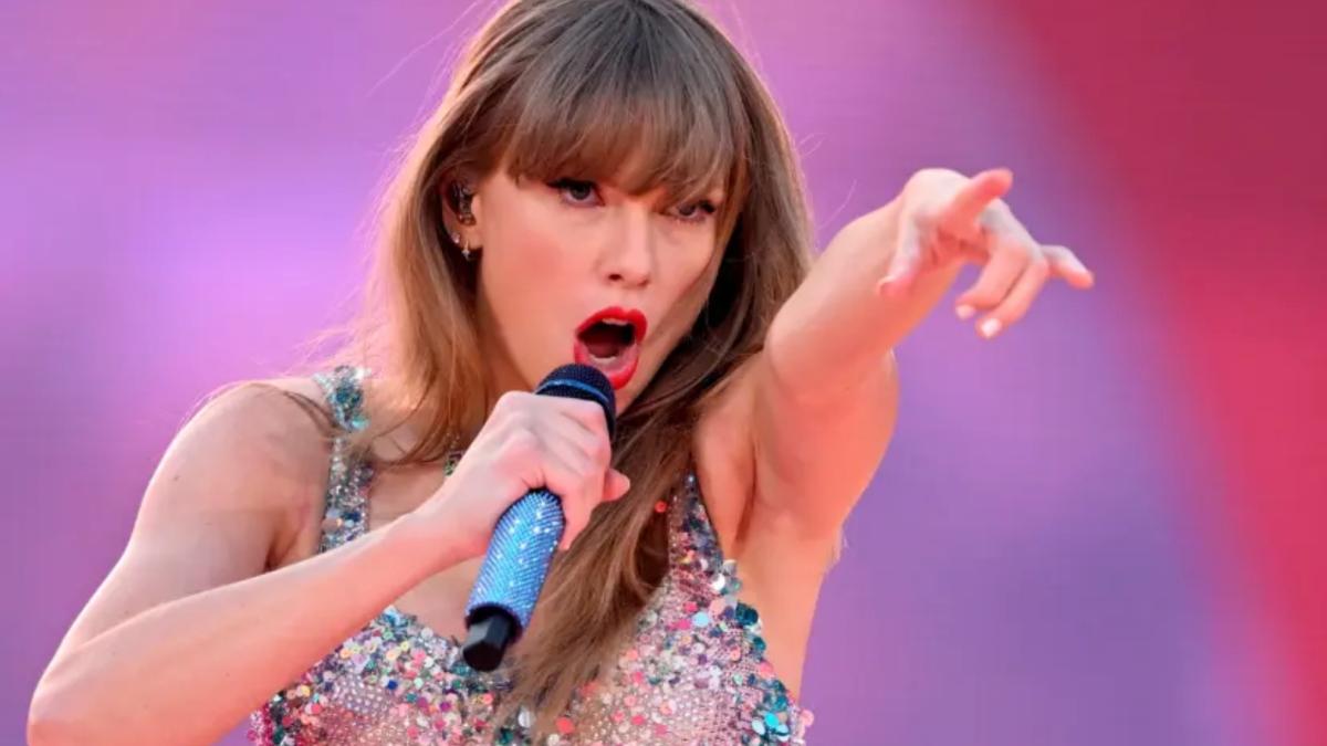 Sale a la luz el emotivo momento en el que Taylor Swift reparte 197 millones de dólares a todo su equipo de trabajo tras la gira ‘Eras Tour’