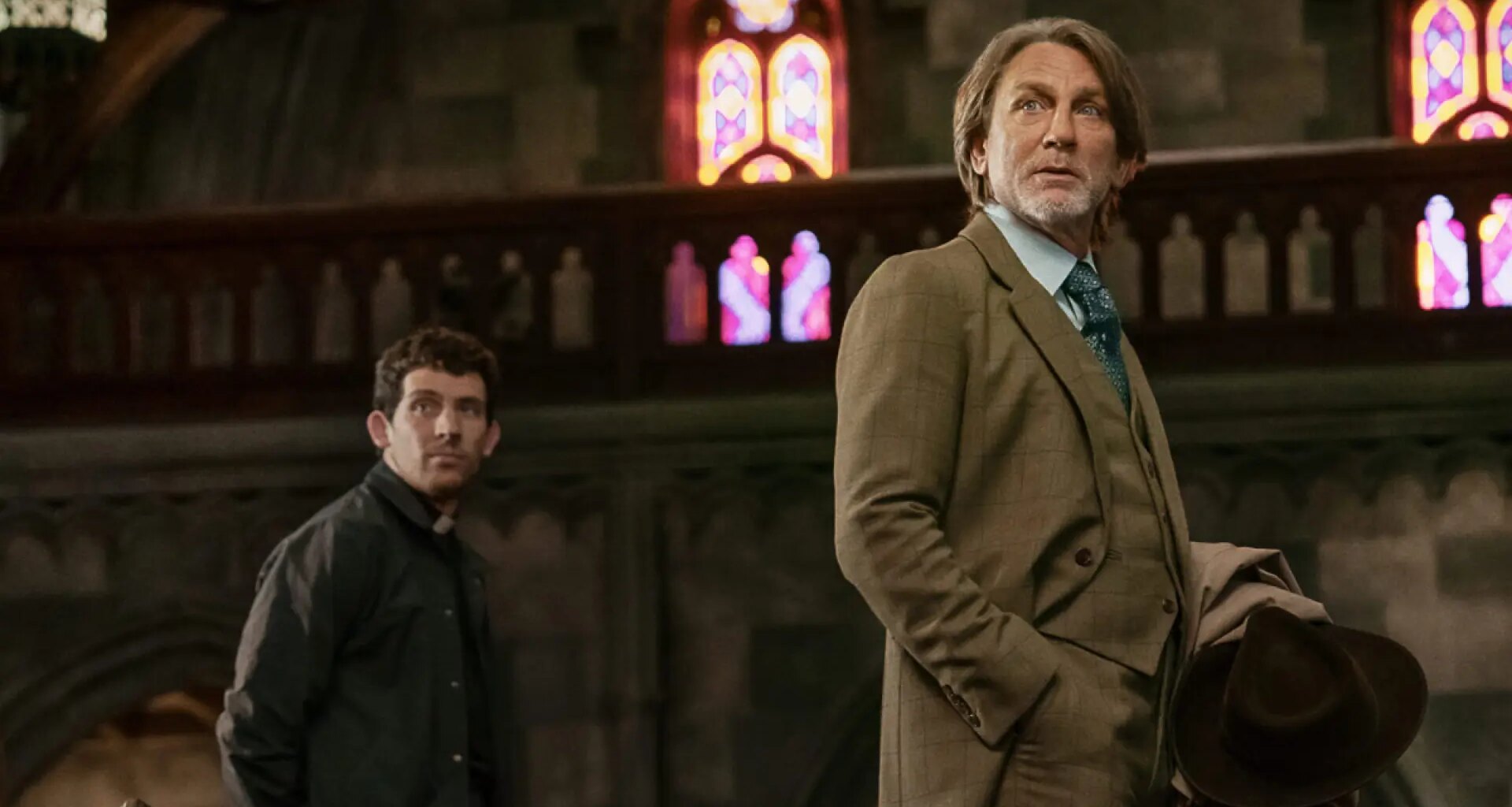 Josh O'Connor salva el nuevo caso de Daniel Craig para devorar en Netflix