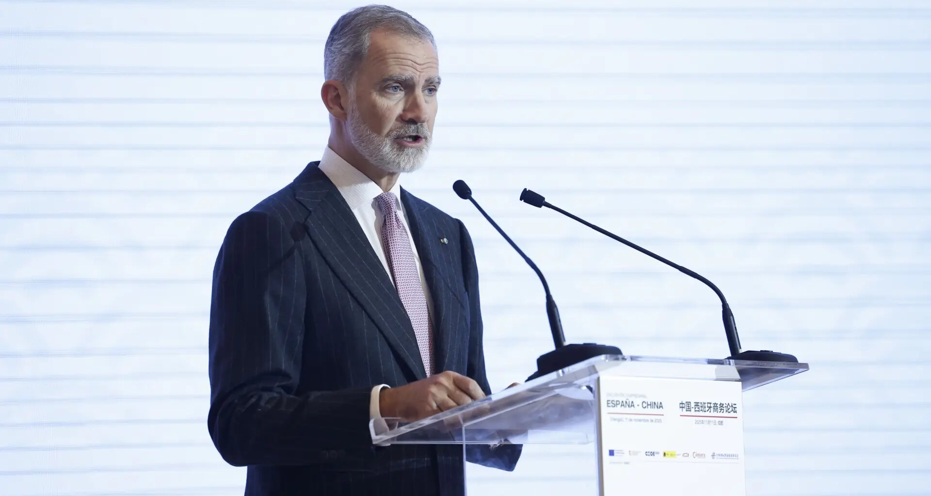 El rey Felipe VI celebra el aniversario de la Constitución y recuerda sus dos primeros artículos