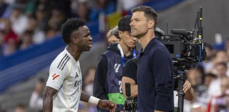 Durante el programa El Larguero, el exjugador del Real Madrid compartió su punto de vista sobre la tensión que se ha generado en las últimas semanas entre el técnico Xabi Alonso y el jugador brasileño, cada vez que este es sustituido durante los partidos