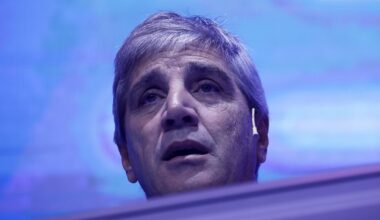 La verdad del "regreso al mercado" de Caputo: Argendólares forzados con una tasa real que supera el 9 por cien - La Política Online