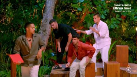 Todas las imágenes de la huida de Gilbert tras la infidelidad de Claudia en 'La Isla de las Tentaciones 9'