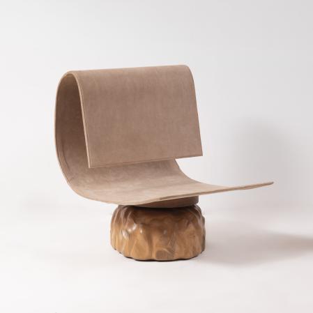 Sillón Orbital, de acero inoxidable recubierto de cuero y madera reciclada