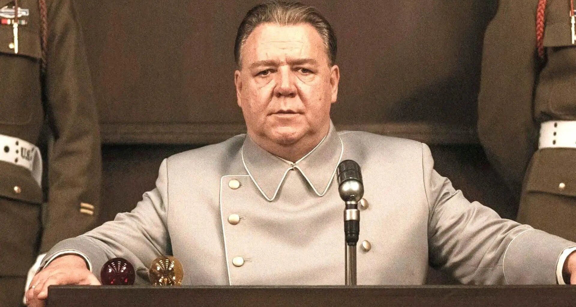 Russell Crowe (61 años) triunfa en cines con 'Núremberg', pero lo mejor es que puedes ver gratis tres de sus películas desde casa