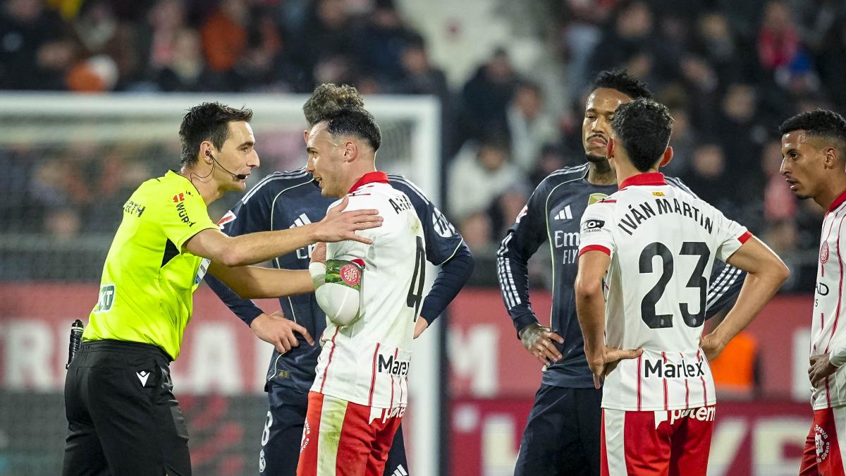 De Burgos arbitra el Barça-Atlético