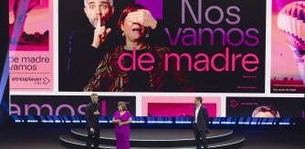 Roberto Leal y su madre durante la presentación de los nuevos contenidos de Atresplayer