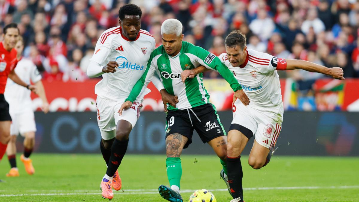 más balón para el Sevilla, más y mejores ocasiones para el Betis