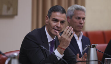 ¿Y si los gustos musicales de Pedro Sánchez son de adolescente y no del «indie» que intenta parecer?