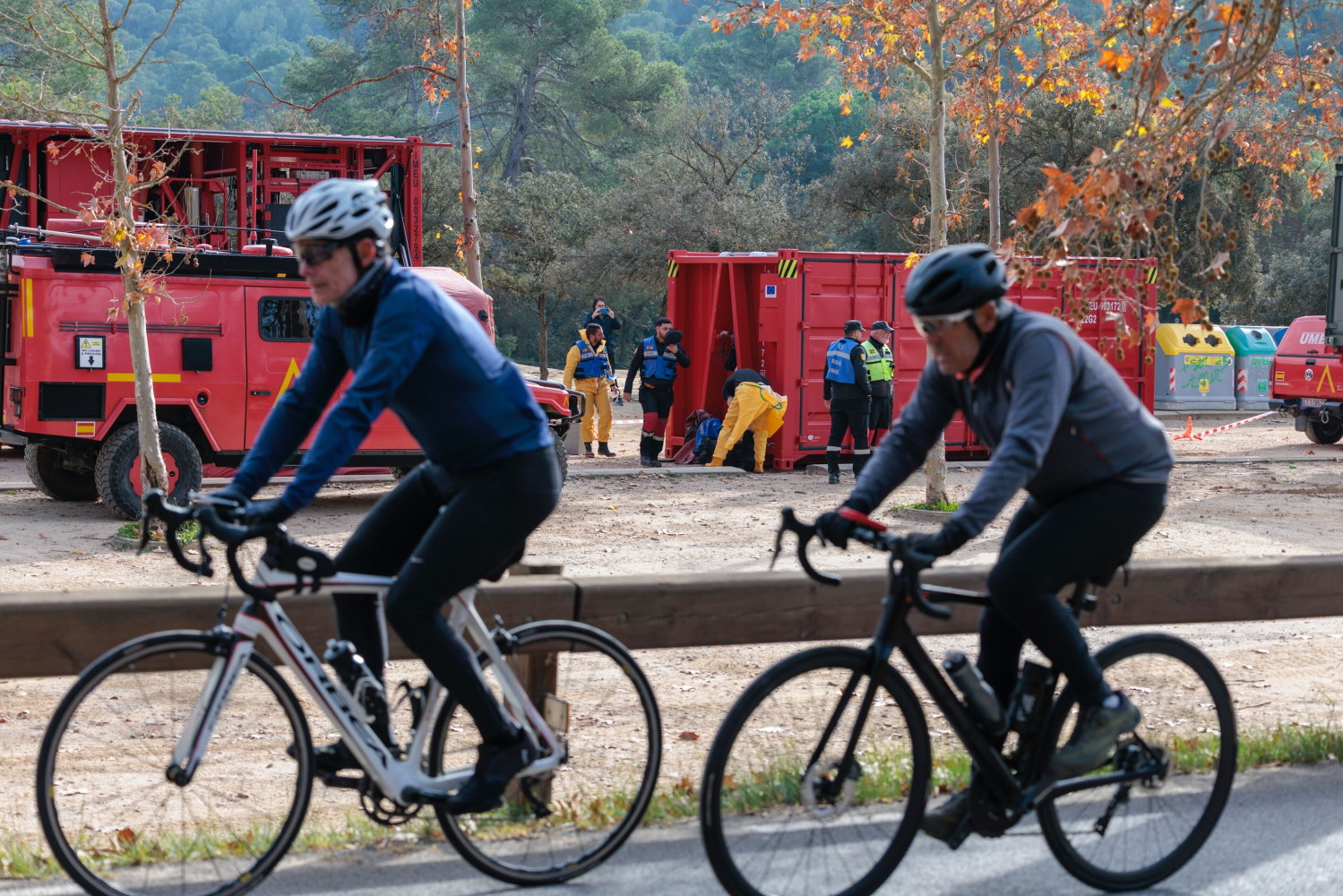 Efectivos de la UME montan un centro de descontaminación en la zona de Can Coll de Cerdanyola
