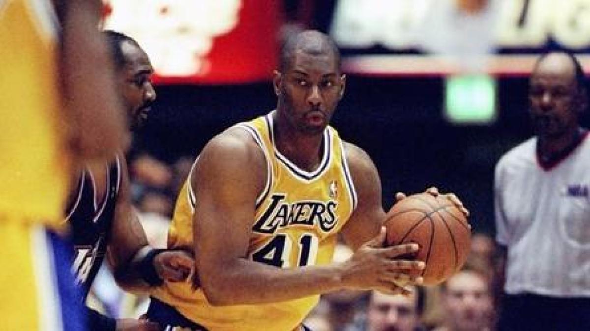 Fallece Elden Campbell, ex pívot de los Lakers y campeón de la NBA, a los 57 años