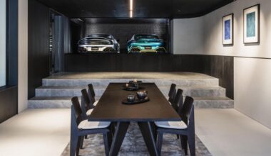 La exclusiva casa en Tokio en la que los deportivos se lucen como una obra de arte