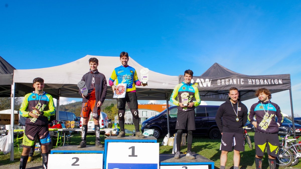 Podio de la categoría Élite con Jesús María San Martín en el primer puesto.