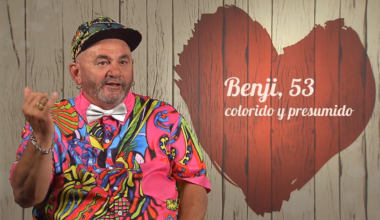 Un soltero de 'First Dates' paraliza la velada para hacer una llamada y su cita no da crédito: ''Qué vergüenza''