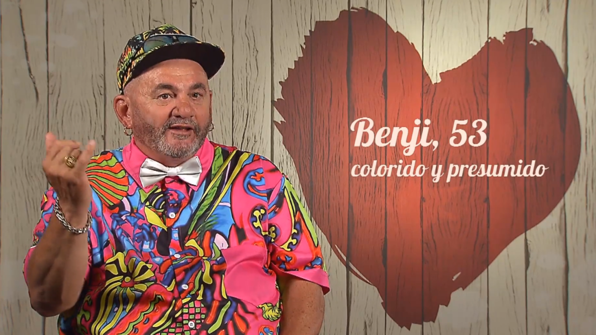 Un soltero de 'First Dates' paraliza la velada para hacer una llamada y su cita no da crédito: ''Qué vergüenza''