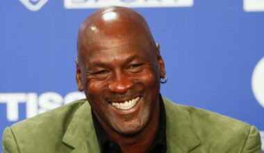 ‘‘Tenía una cláusula 'por amor al juego'. Si conducía por la calle y veía un partido de baloncesto al lado de la carretera, podía ir a jugarlo y, si me lesionaba, mi salario estaba garantizado’’