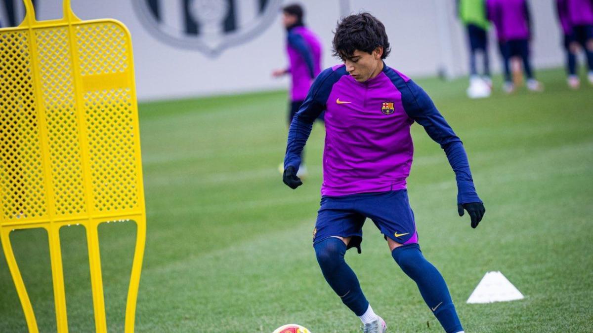 Adrián Guerrero se suma a Shane Kluivert para competir por el '9' del Barça Atlètic