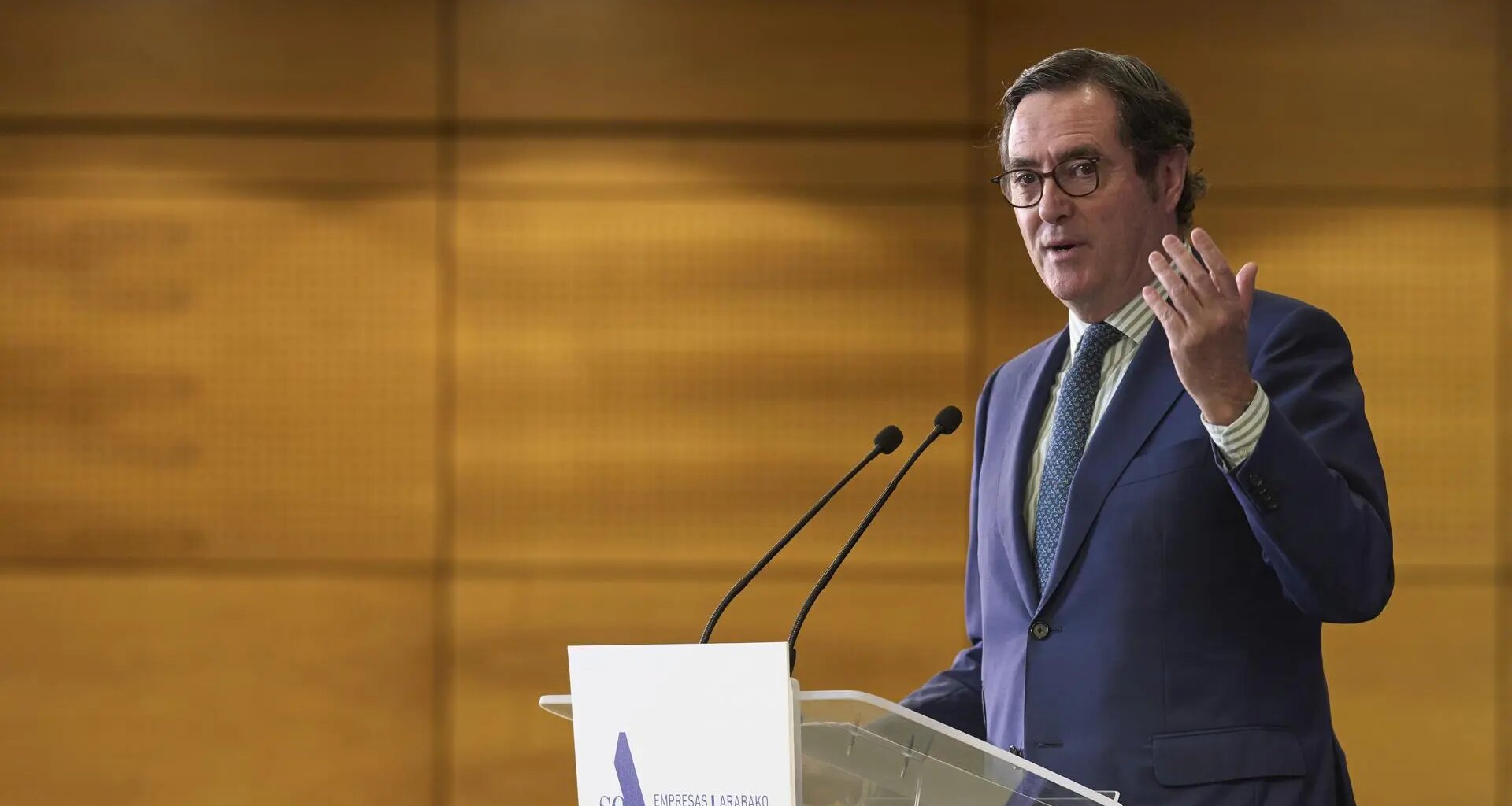 La patronal propone subir el salario mínimo un 1,5% en 2026 y Trabajo la rechaza al considerarla poco rigurosa