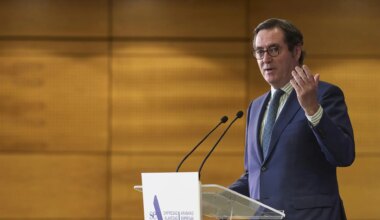 La patronal propone subir el salario mínimo un 1,5% en 2026 y Trabajo la rechaza al considerarla poco rigurosa