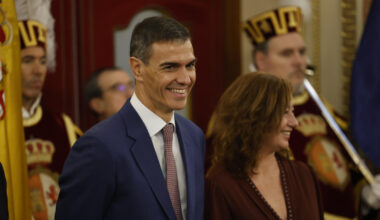 Sánchez se pasea en rebeldía constitucional por el acto del 6 de diciembre por tercer año
