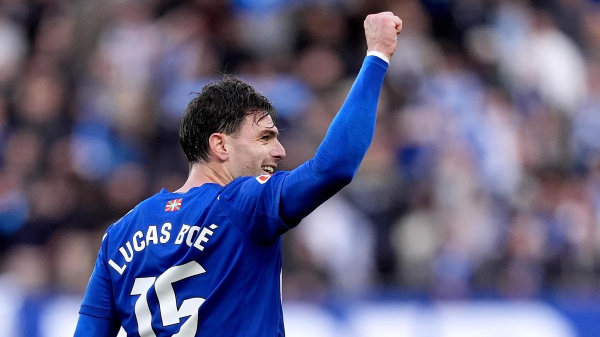 El Alavés se adelanta de penalti en Mendizorroza... aunque a punto estuvo de fallarlo Boyé