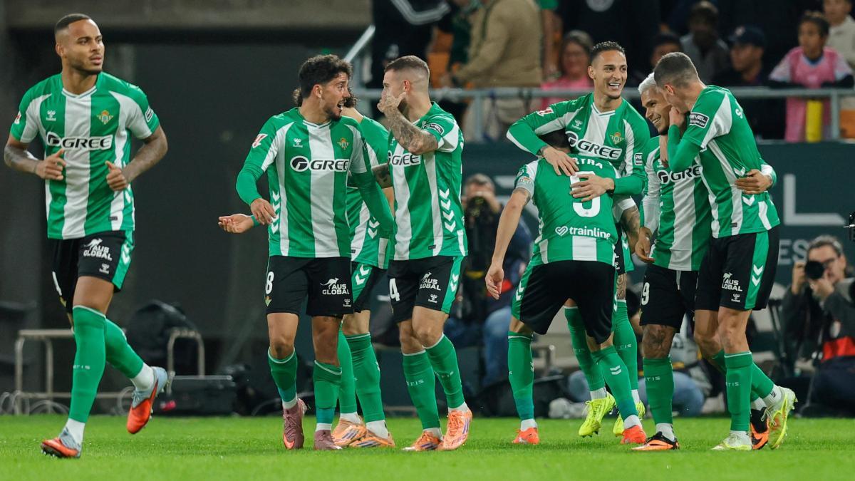 Doble error de Koundé en el gol inicial del Betis