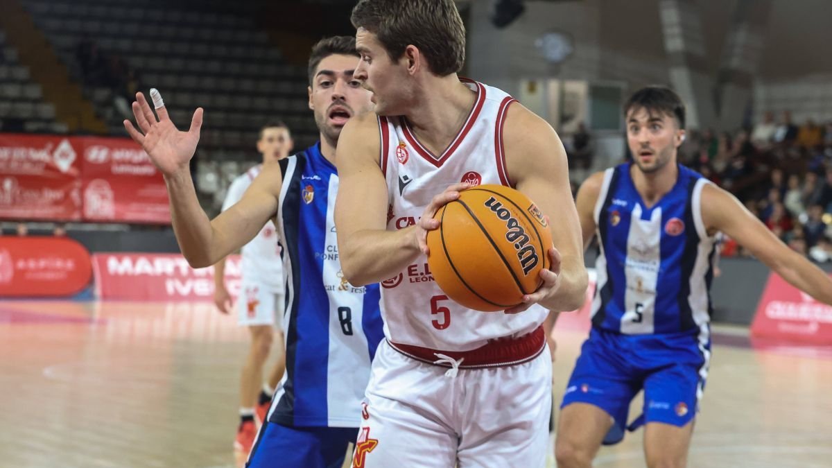 Duras derrotas de la Cultural y del BF León